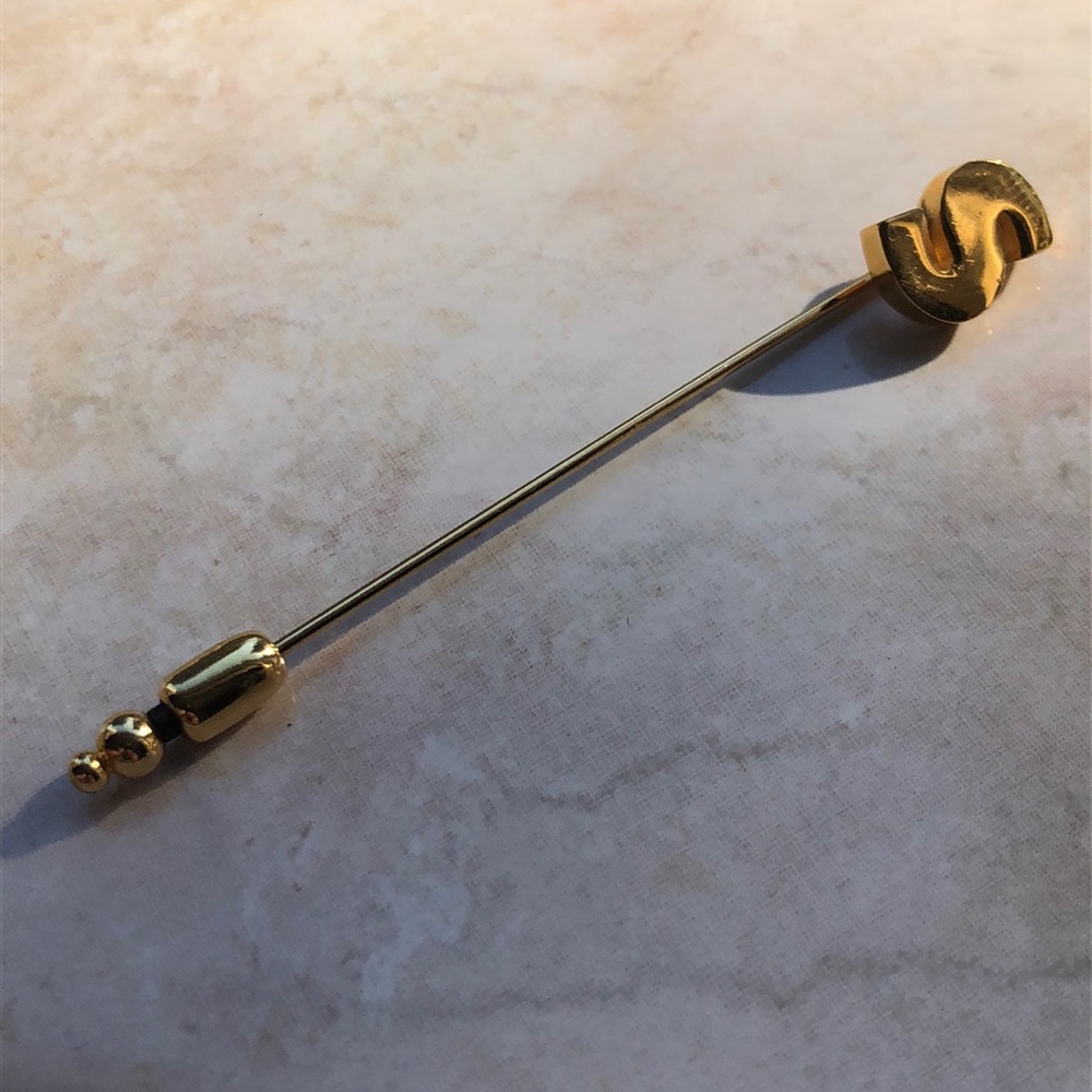 S tie pin